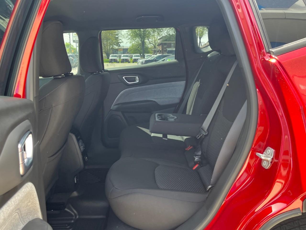 2025 Jeep Compass SPORT NEARLY NEW LOCAL TRADE! Photo