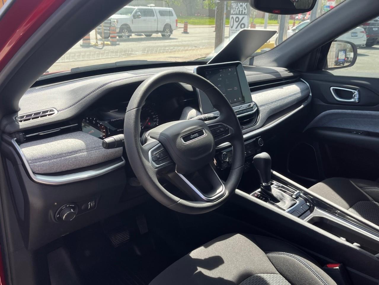 2025 Jeep Compass SPORT NEARLY NEW LOCAL TRADE! Photo