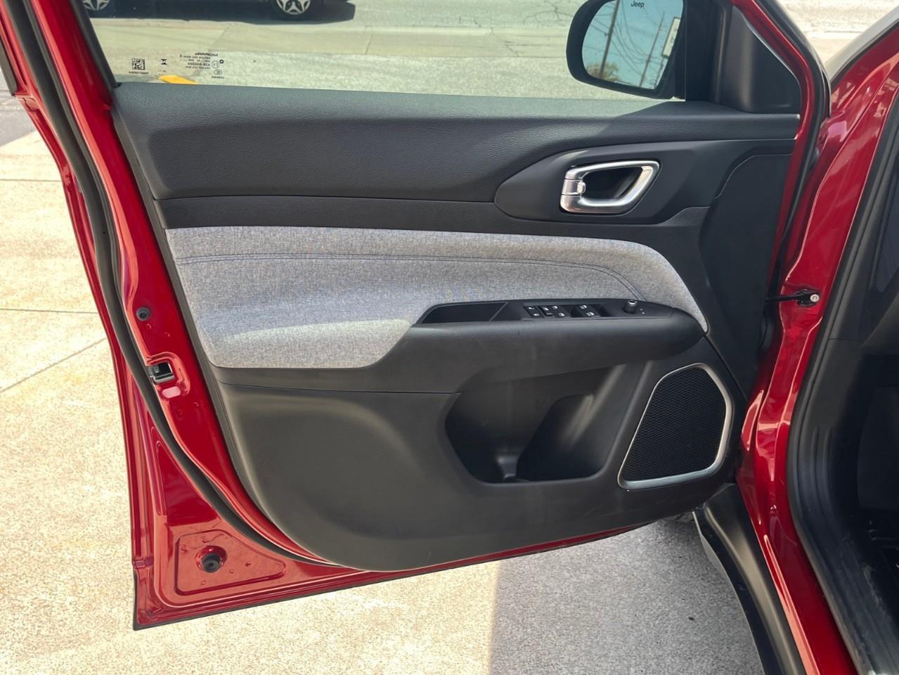 2025 Jeep Compass SPORT NEARLY NEW LOCAL TRADE! Photo