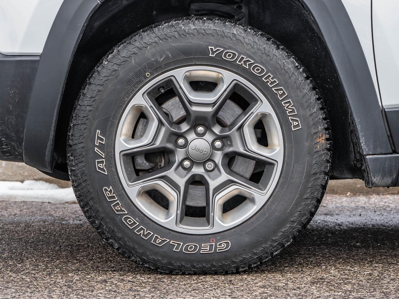 2019 Jeep Cherokee Trailhawk 4x4  LEATHER  CAMERA  LOW KMS Photo