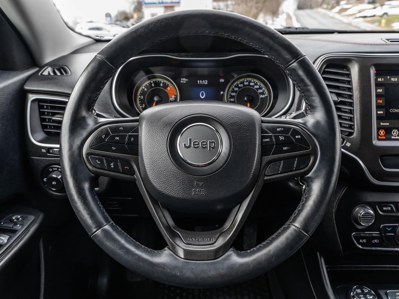 2019 Jeep Cherokee Trailhawk 4x4  LEATHER  CAMERA  LOW KMS Photo