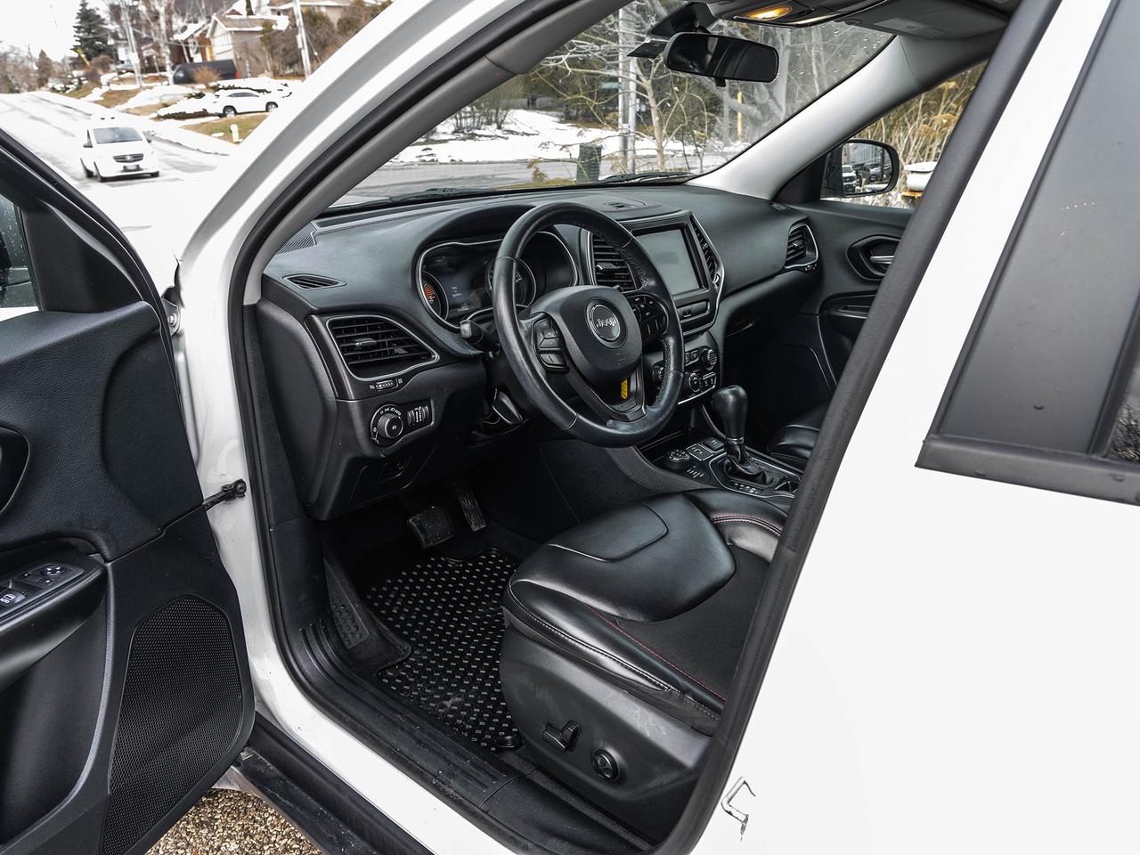 2019 Jeep Cherokee Trailhawk 4x4  LEATHER  CAMERA  LOW KMS Photo