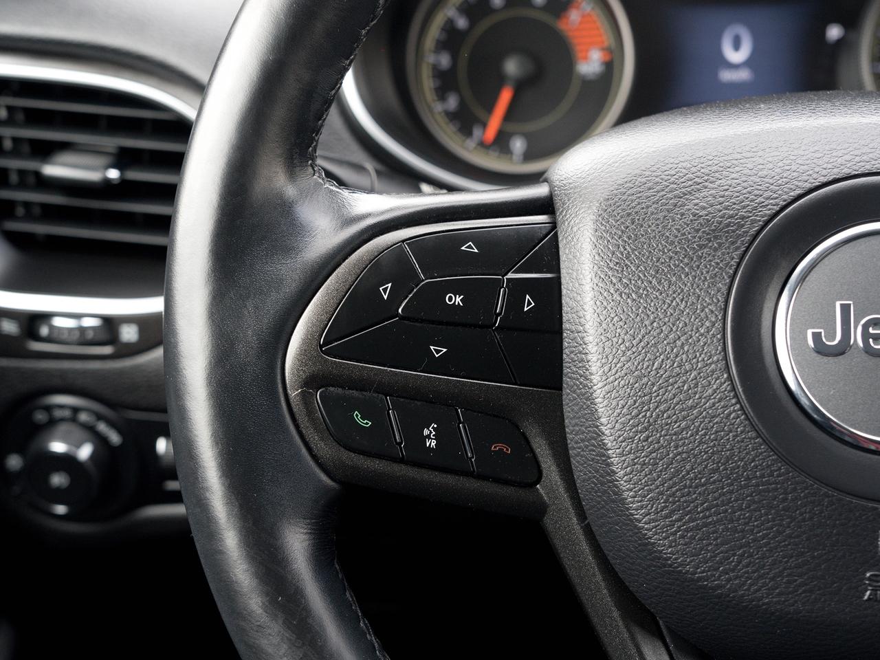 2019 Jeep Cherokee Trailhawk 4x4  LEATHER  CAMERA  LOW KMS Photo