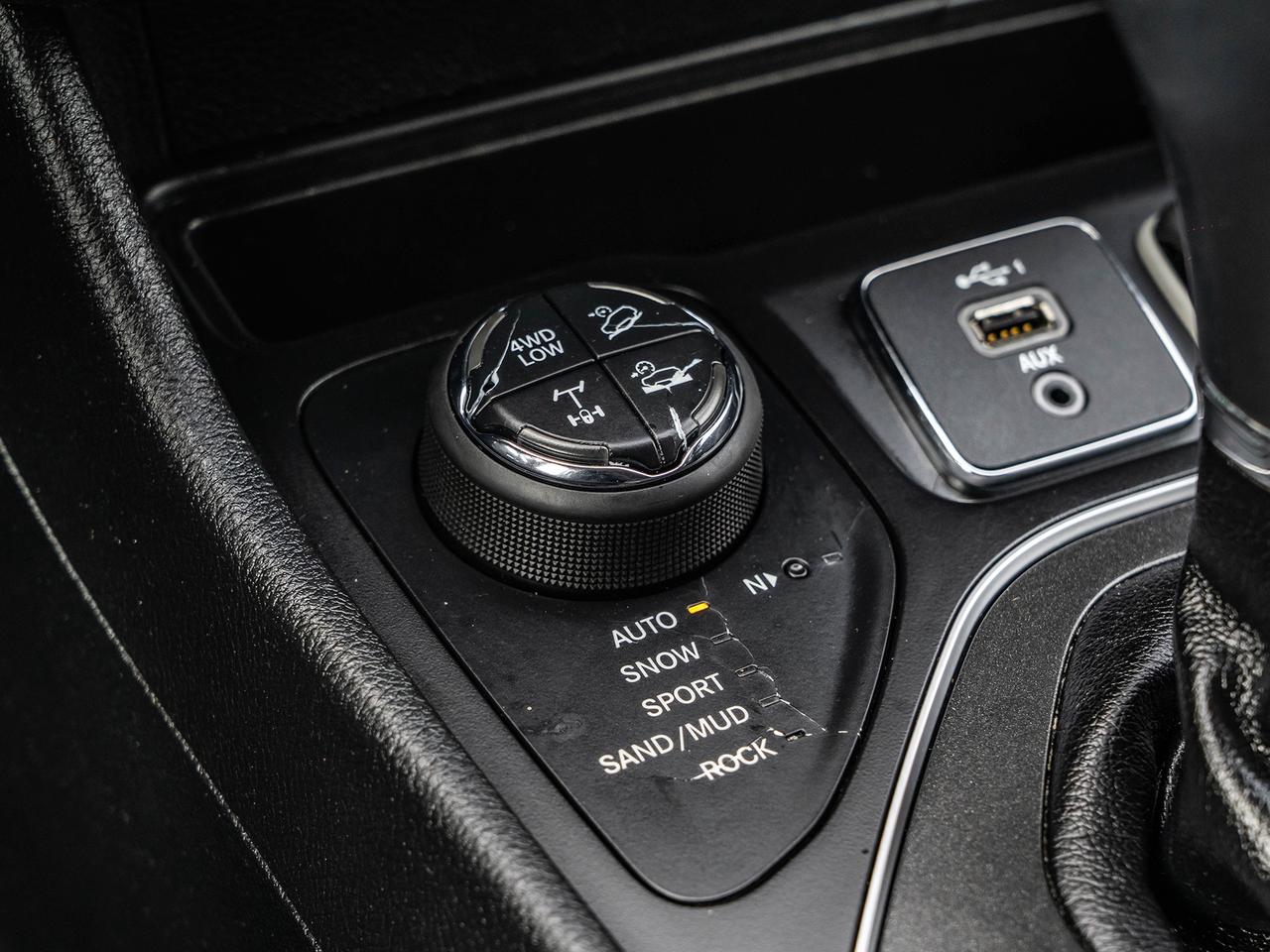 2019 Jeep Cherokee Trailhawk 4x4  LEATHER  CAMERA  LOW KMS Photo