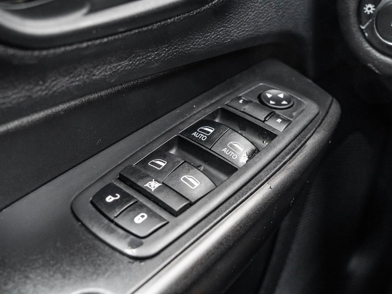 2019 Jeep Cherokee Trailhawk 4x4  LEATHER  CAMERA  LOW KMS Photo