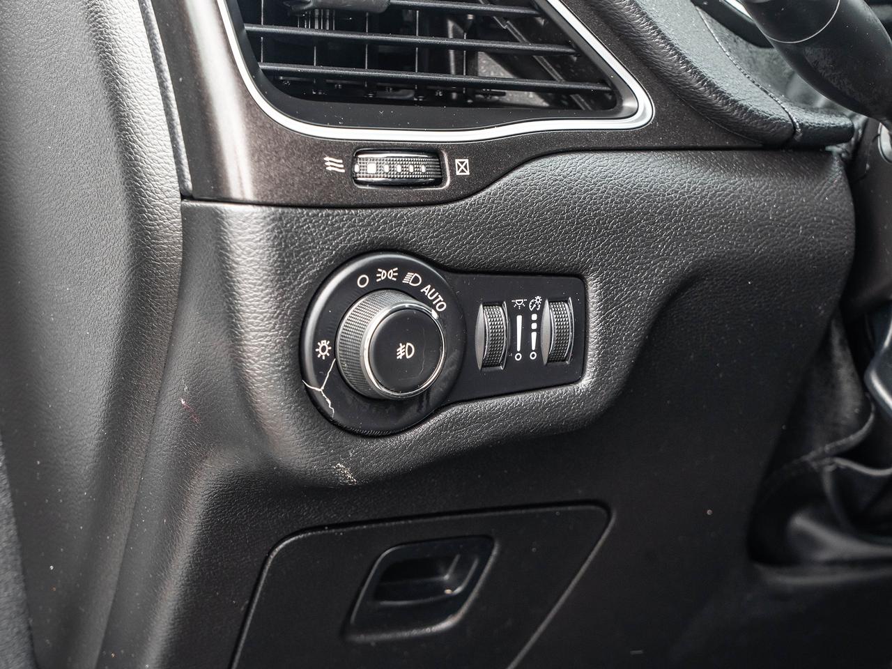 2019 Jeep Cherokee Trailhawk 4x4  LEATHER  CAMERA  LOW KMS Photo