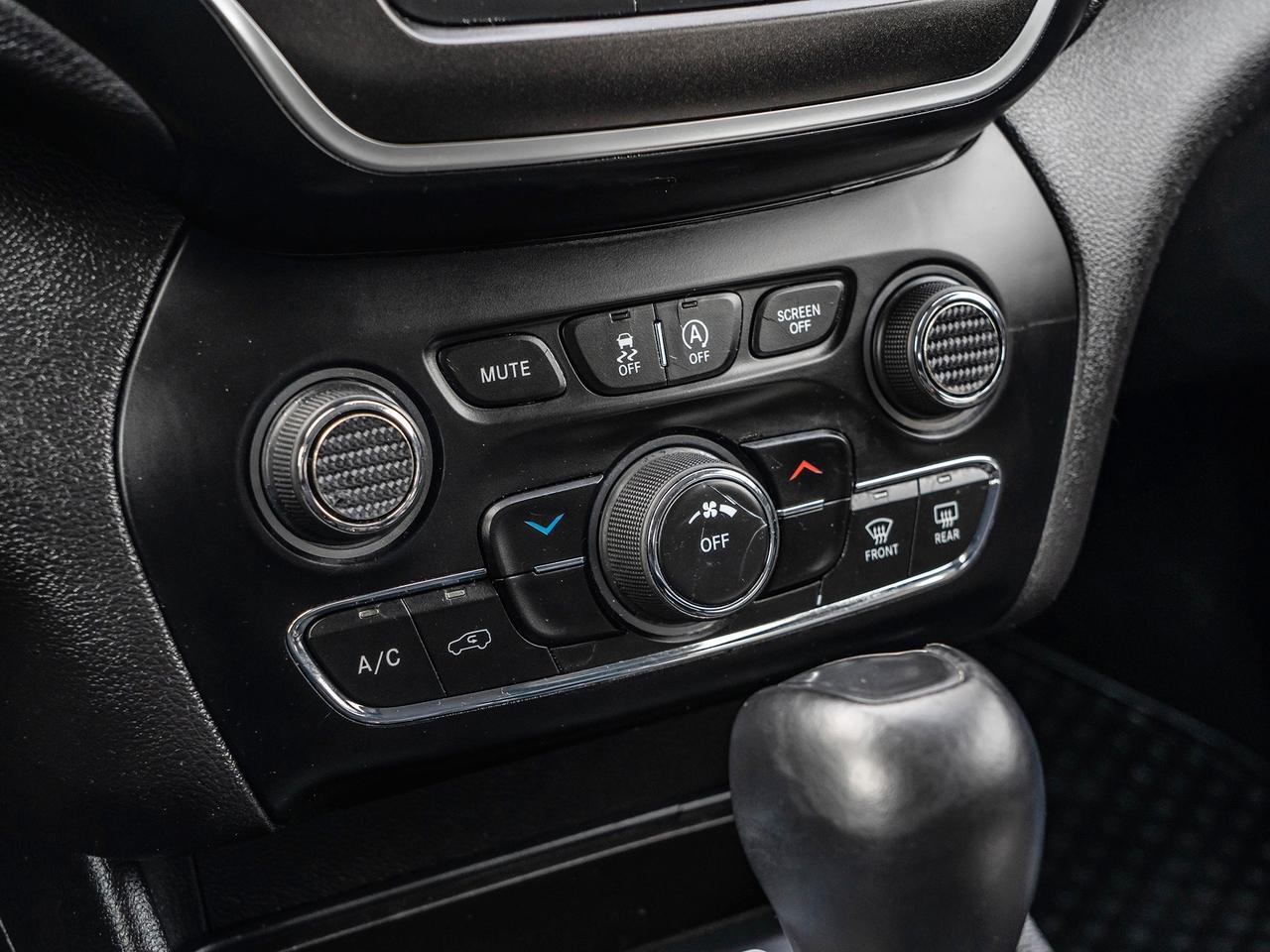 2019 Jeep Cherokee Trailhawk 4x4  LEATHER  CAMERA  LOW KMS Photo