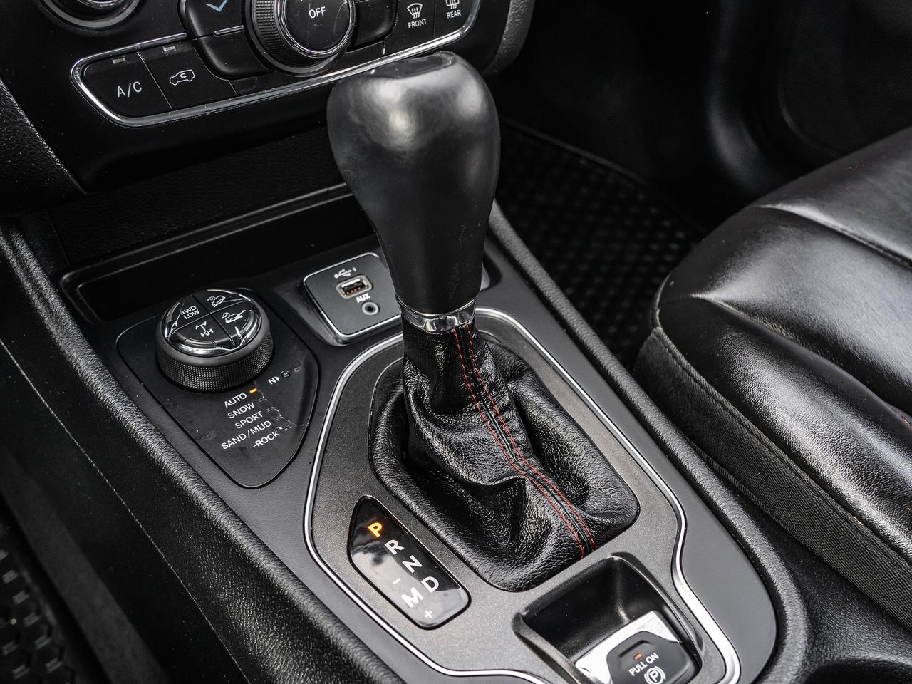 2019 Jeep Cherokee Trailhawk 4x4  LEATHER  CAMERA  LOW KMS Photo