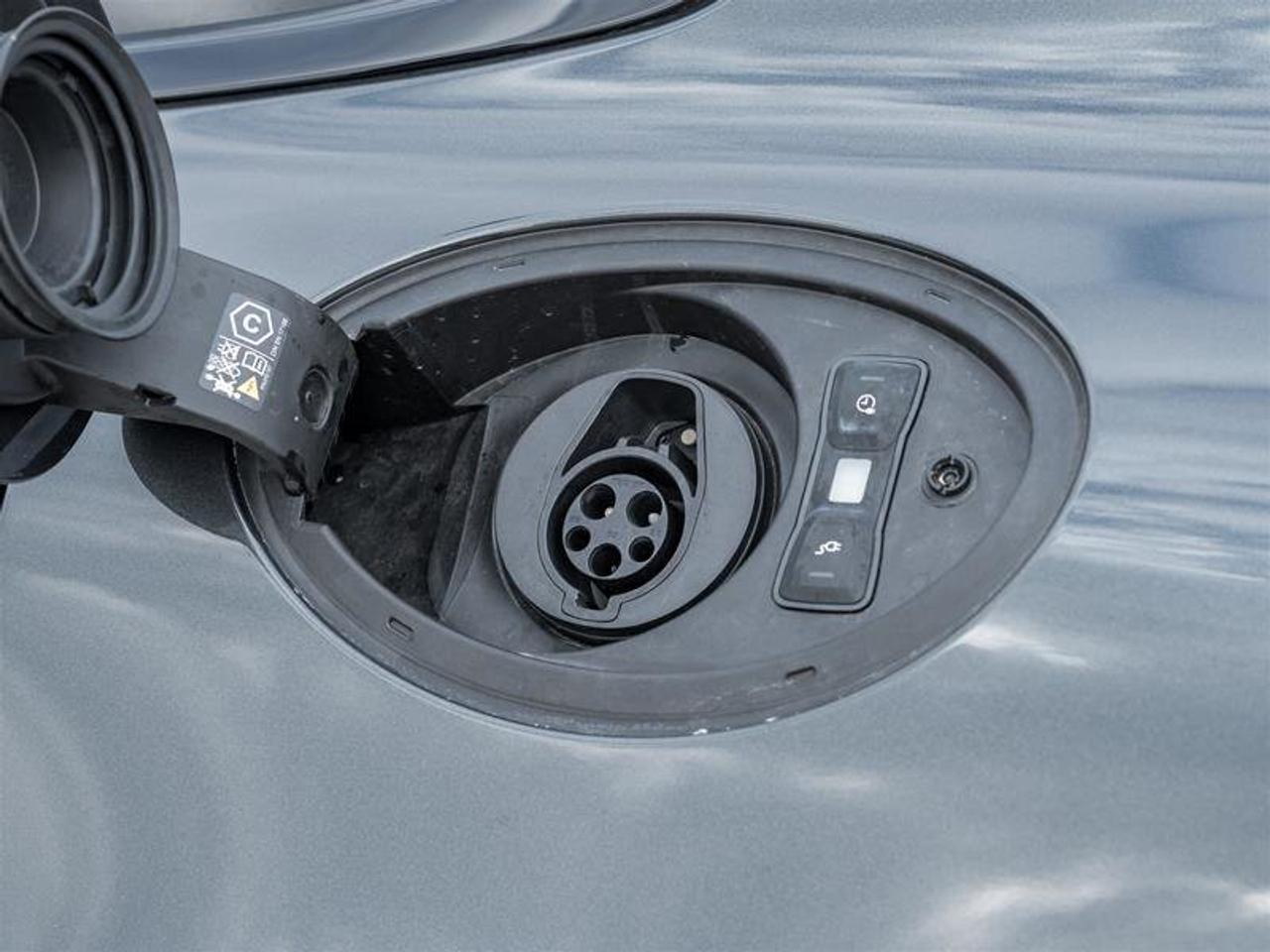 2026 Porsche Panamera 4 E-Hybrid AWD 2 Sets of Tires & Rims Premium Pkg Photo