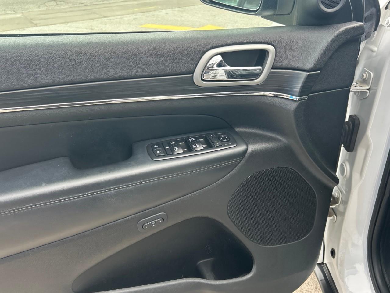 2019 Jeep Grand Cherokee LIMITED LOCAL TRADE Photo