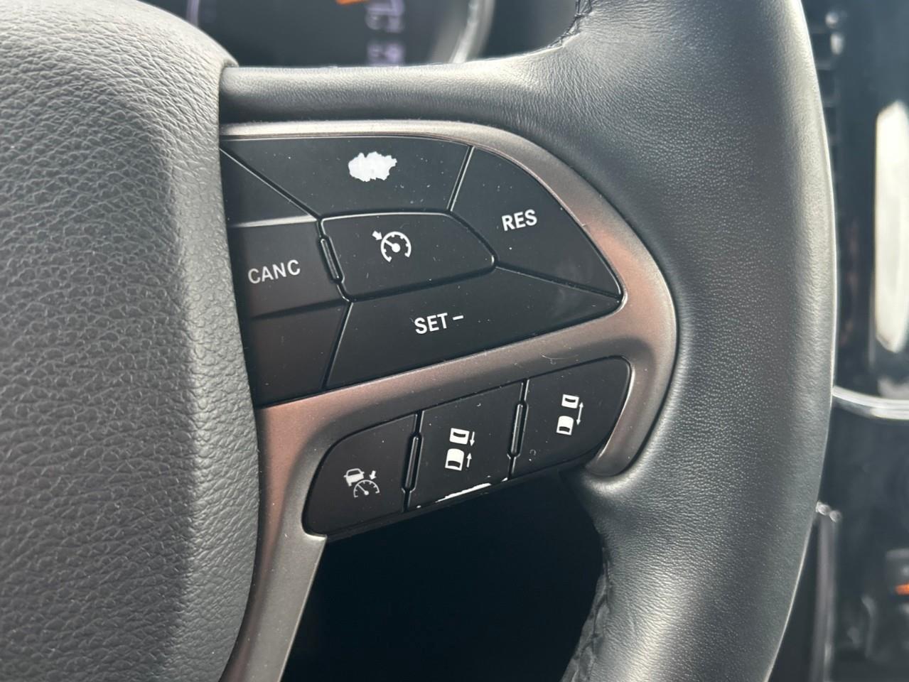 2019 Jeep Grand Cherokee LIMITED LOCAL TRADE Photo