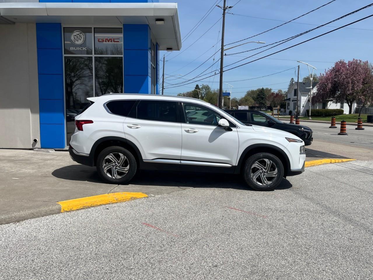 2021 Hyundai Santa Fe PREFERRED LOCAL TRADE Photo3