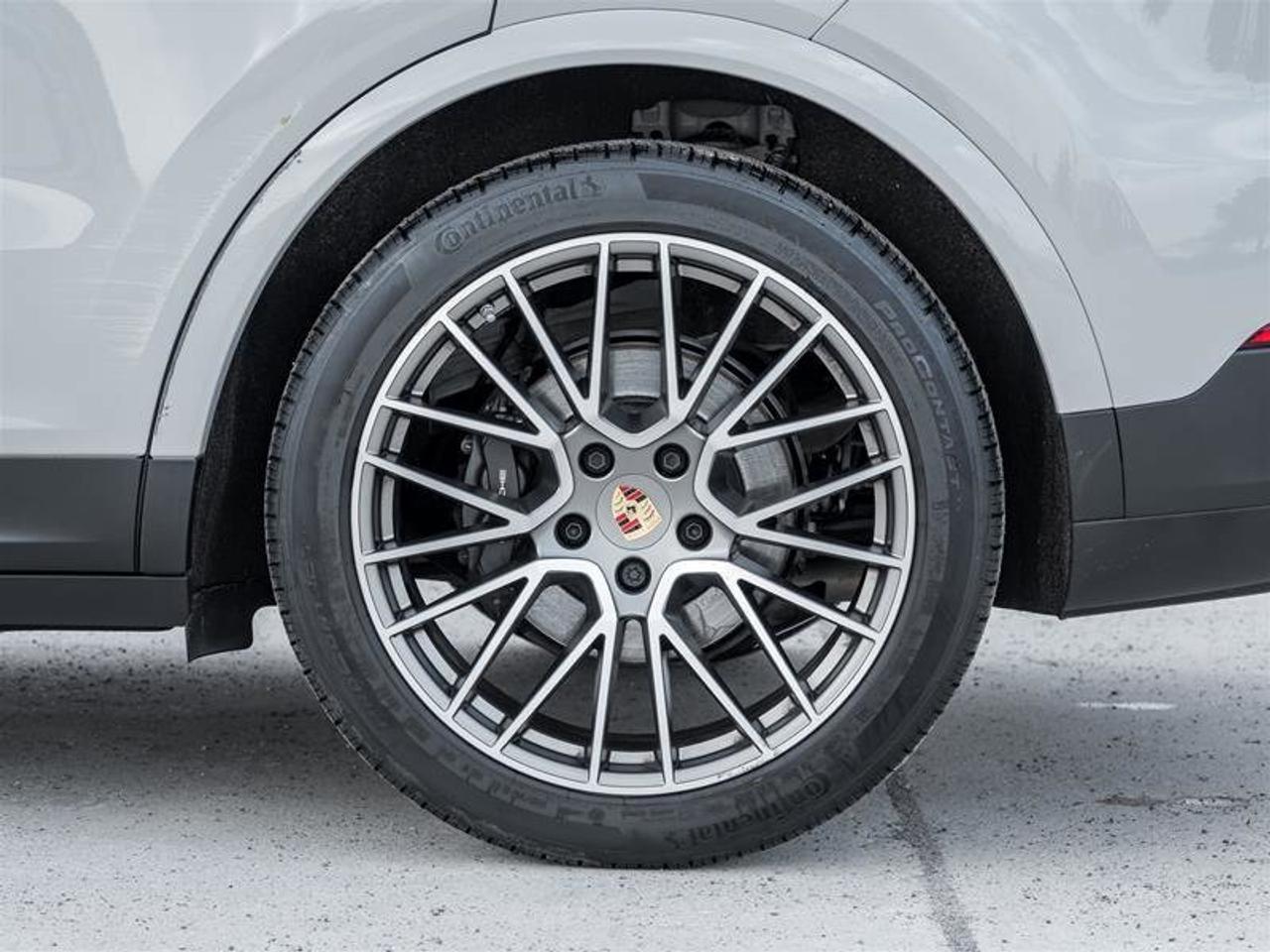 2023 Porsche Cayenne Platinum Edition AWD Premium Pkg Plus Adaptive Cru Photo