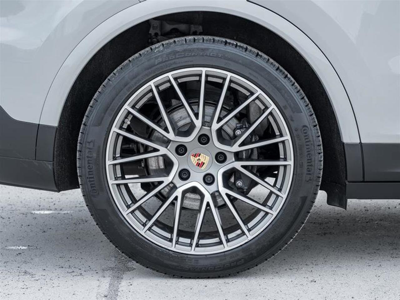 2023 Porsche Cayenne Platinum Edition AWD Premium Pkg Plus Adaptive Cru Photo