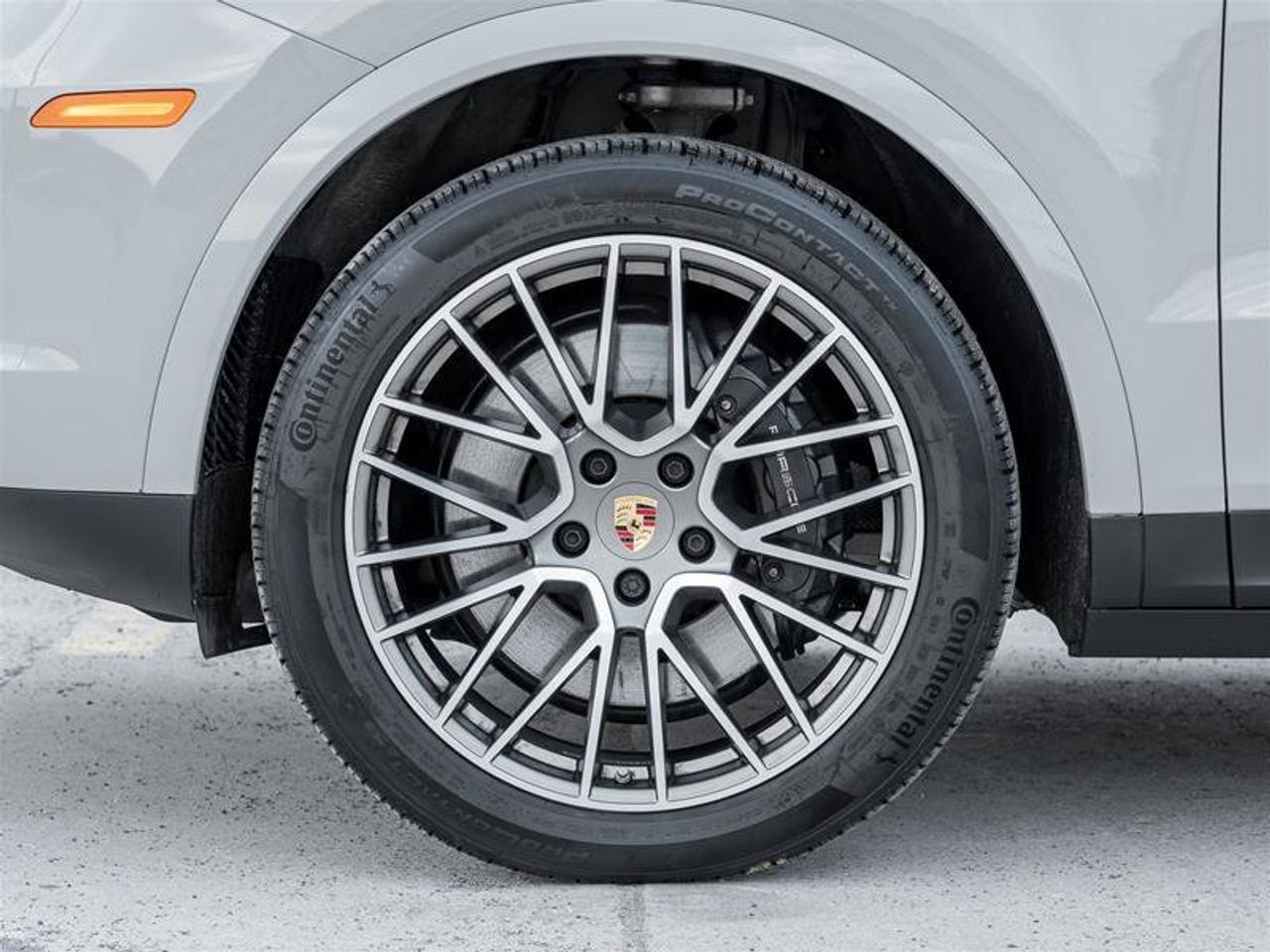 2023 Porsche Cayenne Platinum Edition AWD Premium Pkg Plus Adaptive Cru Photo