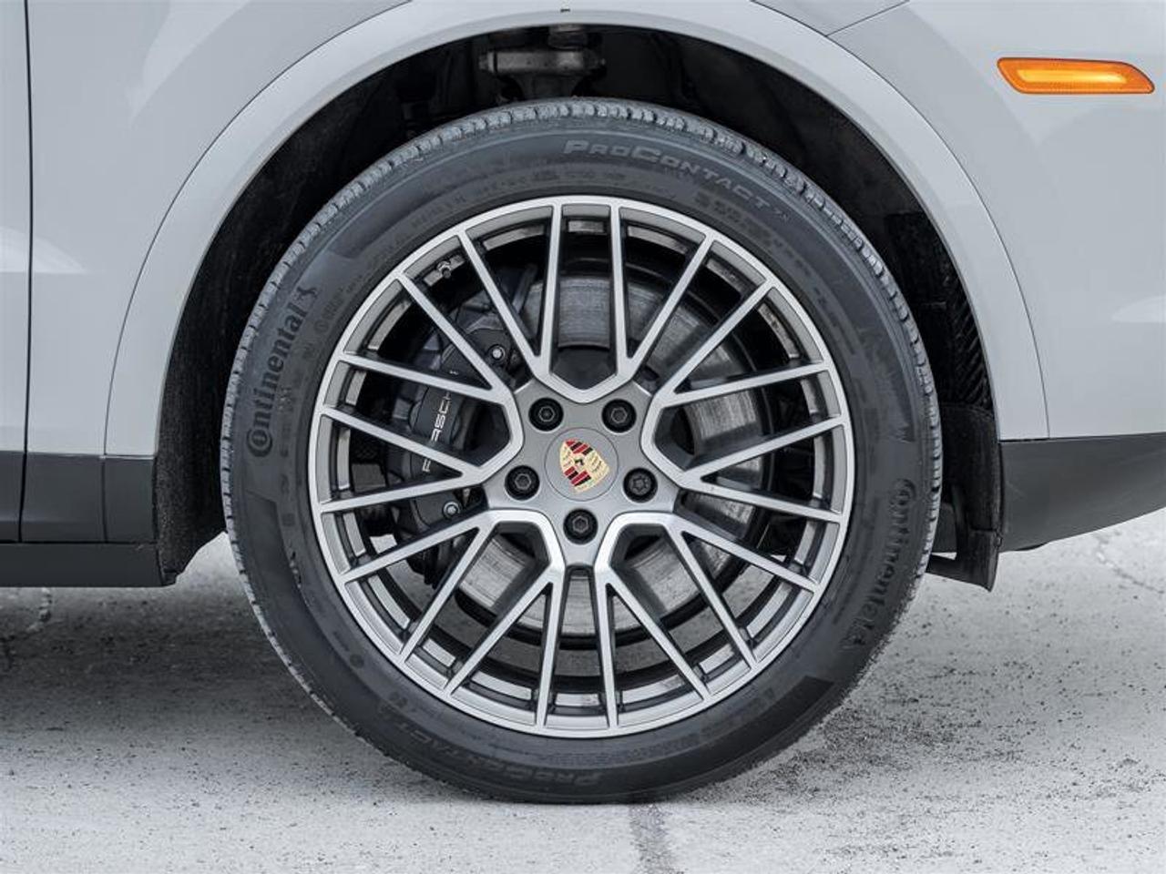 2023 Porsche Cayenne Platinum Edition AWD Premium Pkg Plus Adaptive Cru Photo