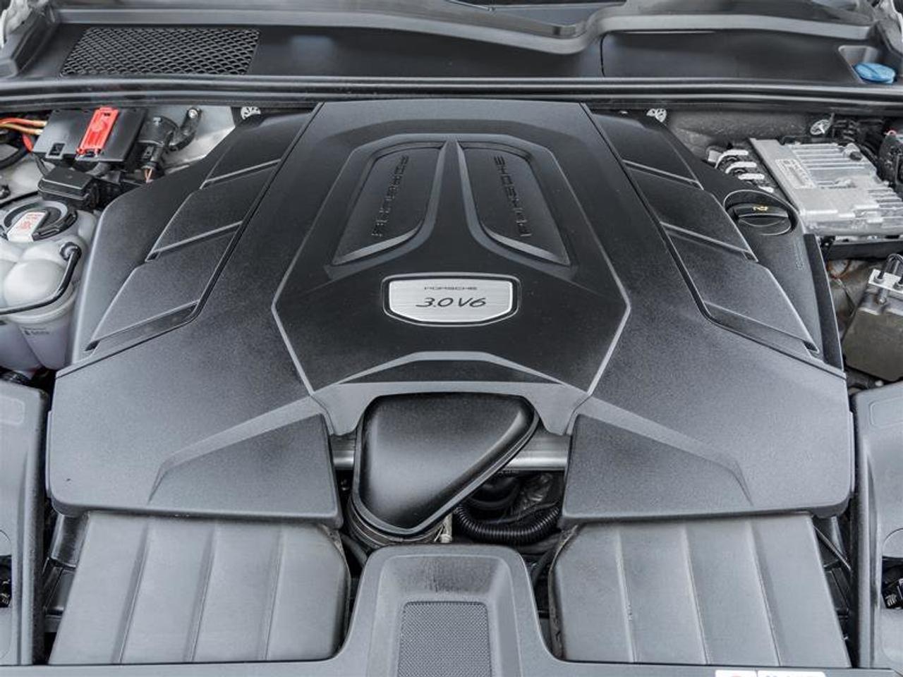 2023 Porsche Cayenne Platinum Edition AWD Premium Pkg Plus Adaptive Cru Photo