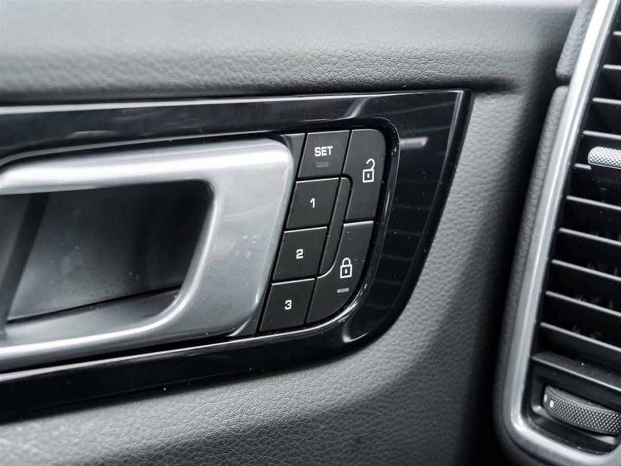 2023 Porsche Cayenne Platinum Edition AWD Premium Pkg Plus Adaptive Cru Photo