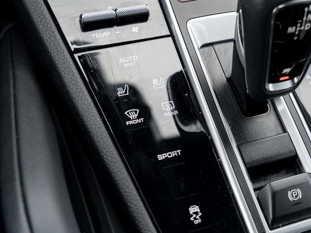 2023 Porsche Cayenne Platinum Edition AWD Premium Pkg Plus Adaptive Cru Photo