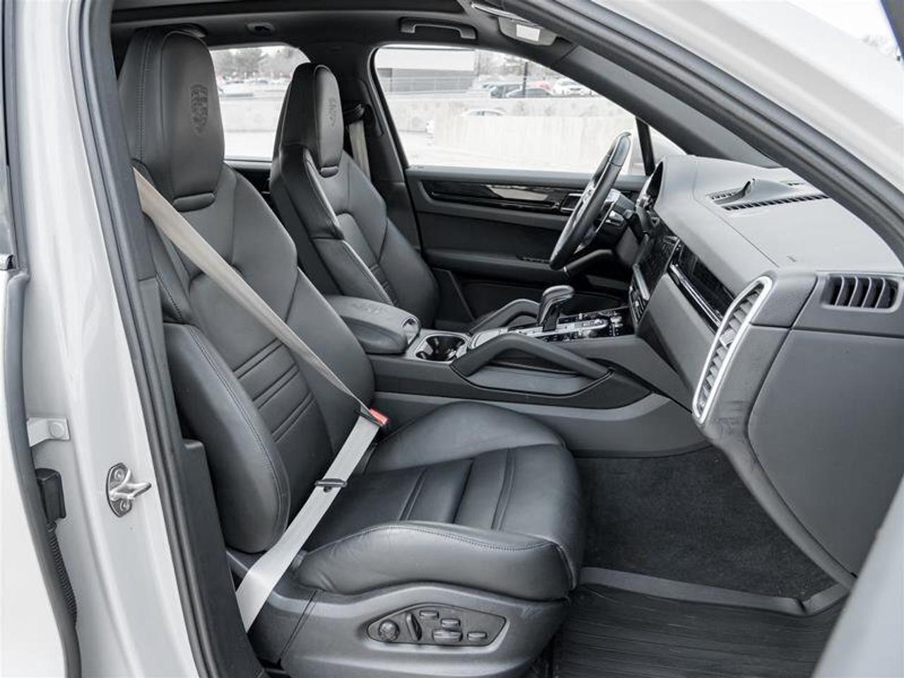 2023 Porsche Cayenne Platinum Edition AWD Premium Pkg Plus Adaptive Cru Photo