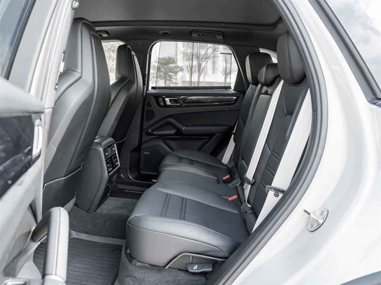 2023 Porsche Cayenne Platinum Edition AWD Premium Pkg Plus Adaptive Cru Photo