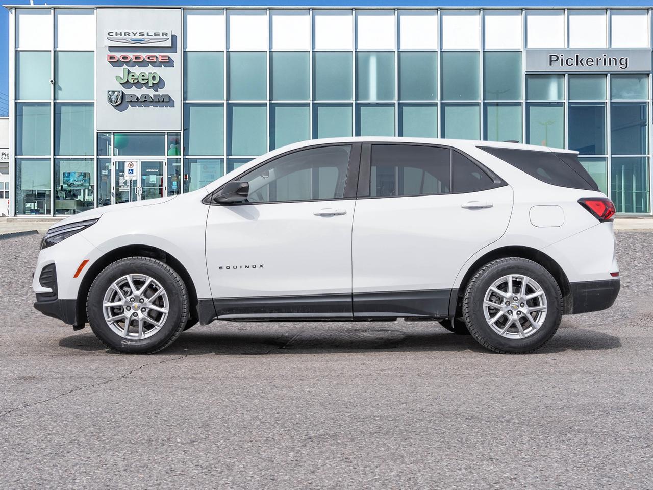 2022 Chevrolet Equinox FWD 4dr LS w-1LS Photo2