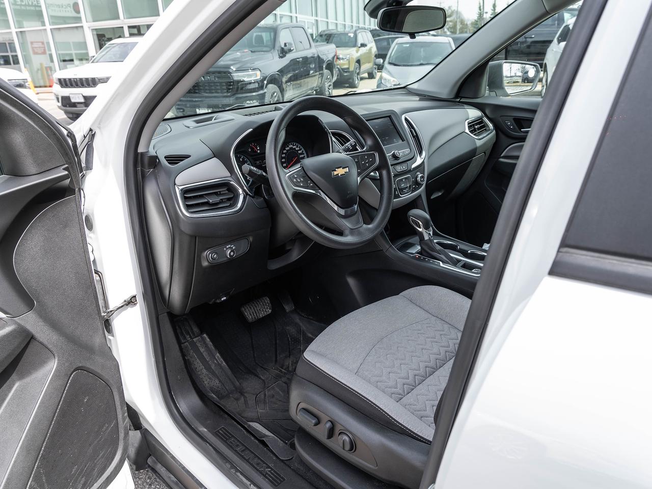 2022 Chevrolet Equinox FWD 4dr LS w-1LS Photo
