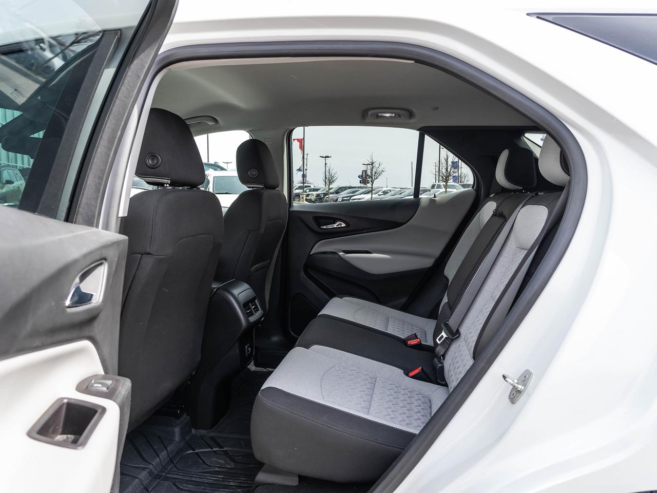 2022 Chevrolet Equinox FWD 4dr LS w-1LS Photo