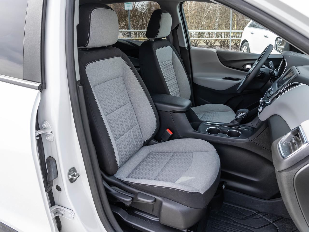 2022 Chevrolet Equinox FWD 4dr LS w-1LS Photo