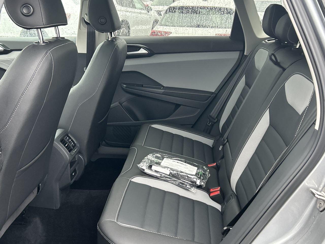 2024 Volkswagen Taos Highline 1.5T 7sp at DSG w/ Tip 4M Leather  Alloy Photo