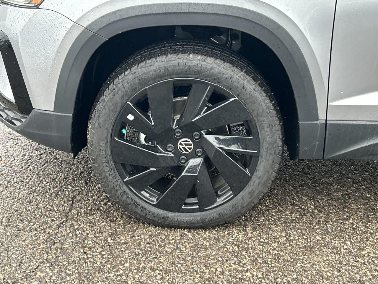 2024 Volkswagen Taos Highline 1.5T 7sp at DSG w/ Tip 4M Leather  Alloy Photo