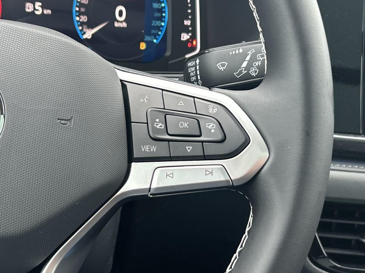 2024 Volkswagen Taos Highline 1.5T 7sp at DSG w/ Tip 4M Leather  Alloy Photo