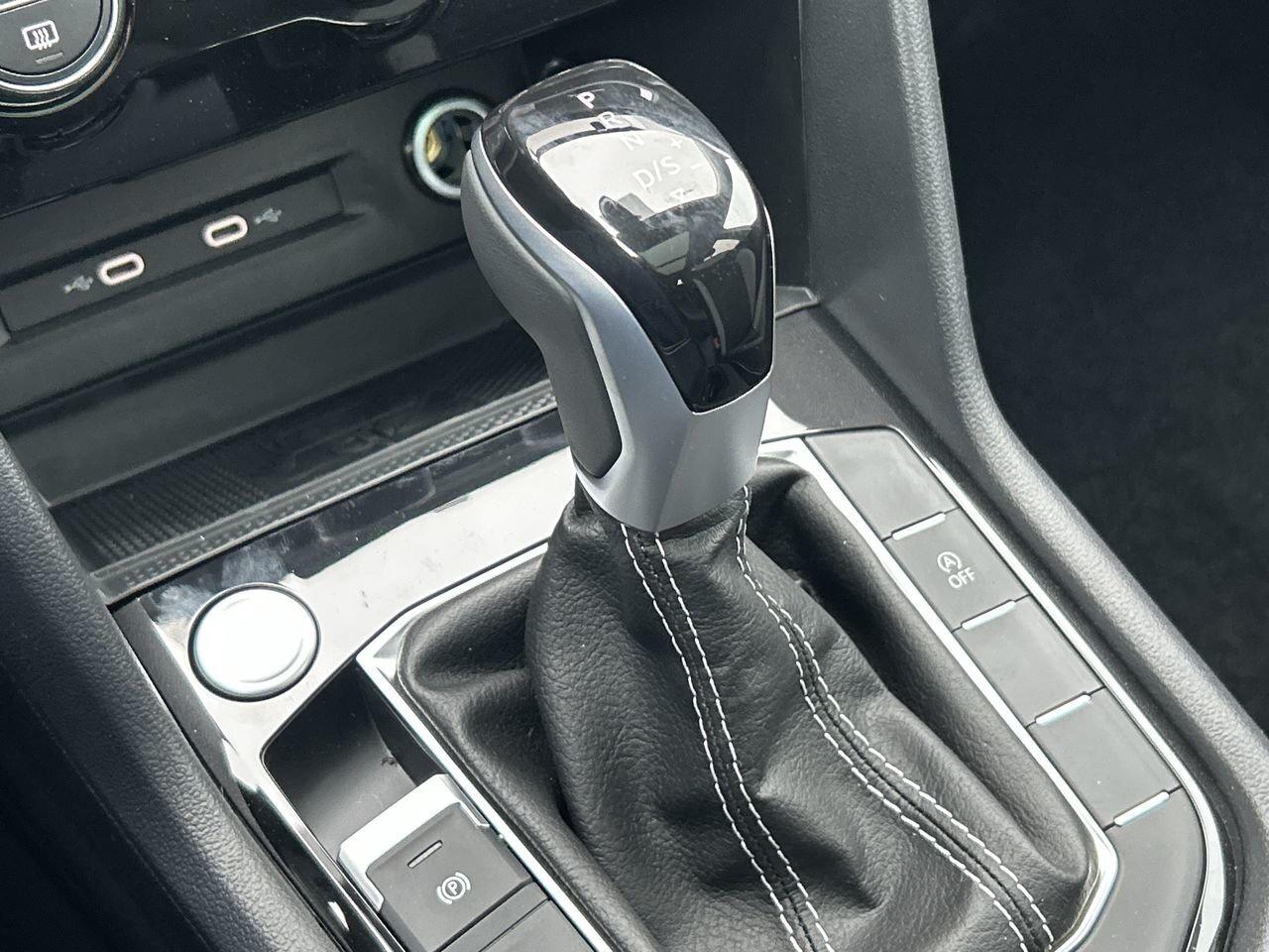 2024 Volkswagen Taos Highline 1.5T 7sp at DSG w/ Tip 4M Leather  Alloy Photo