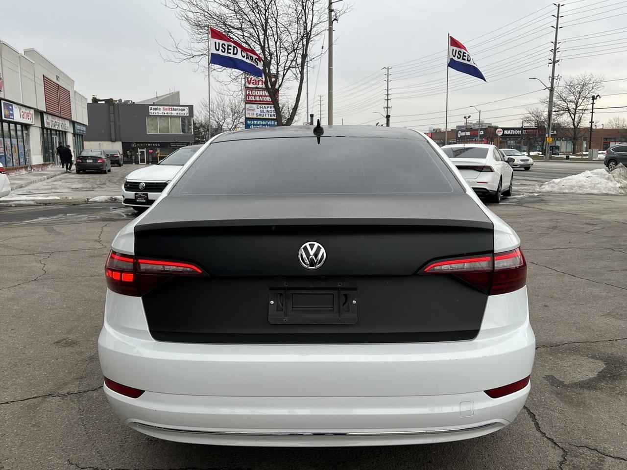 2021 Volkswagen Jetta Highline   Sunroof   Blind Spot   Leather Photo2