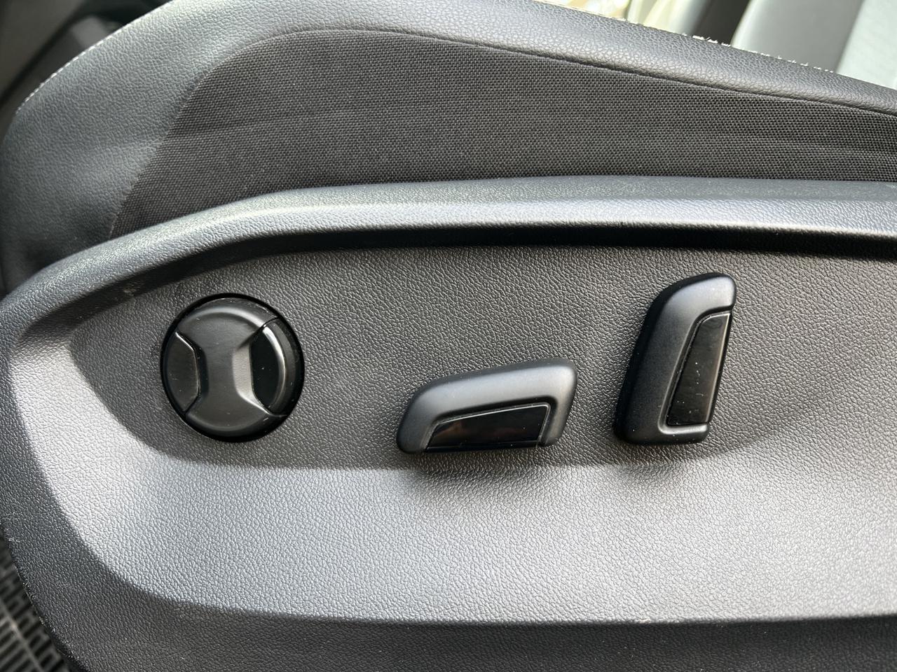 2023 Volkswagen Tiguan Comfortline 4Motion   Leather   Dual Climate   Car Photo