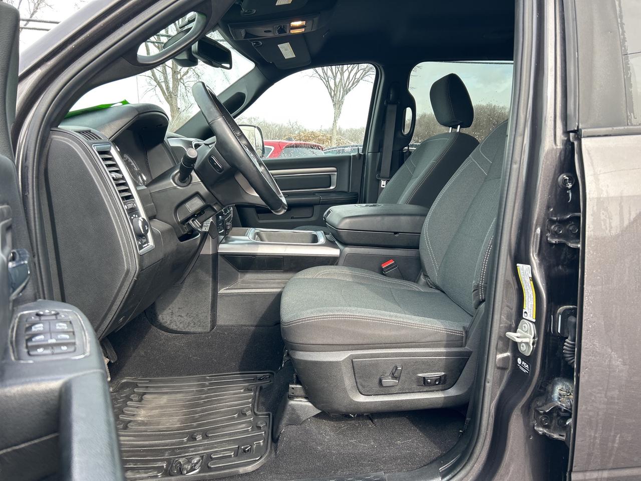 2023 RAM 1500 Classic WARLOCK Photo