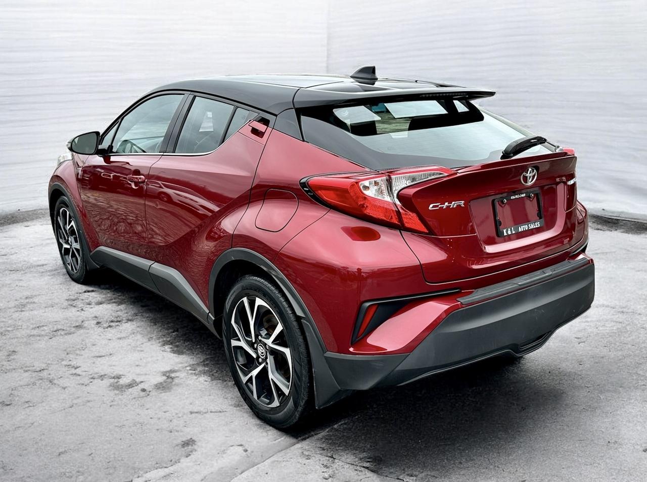 2019 Toyota C-HR LIMITED ~ LEATHER ~ CARPLAY ~ NO ACCIDENTS Photo