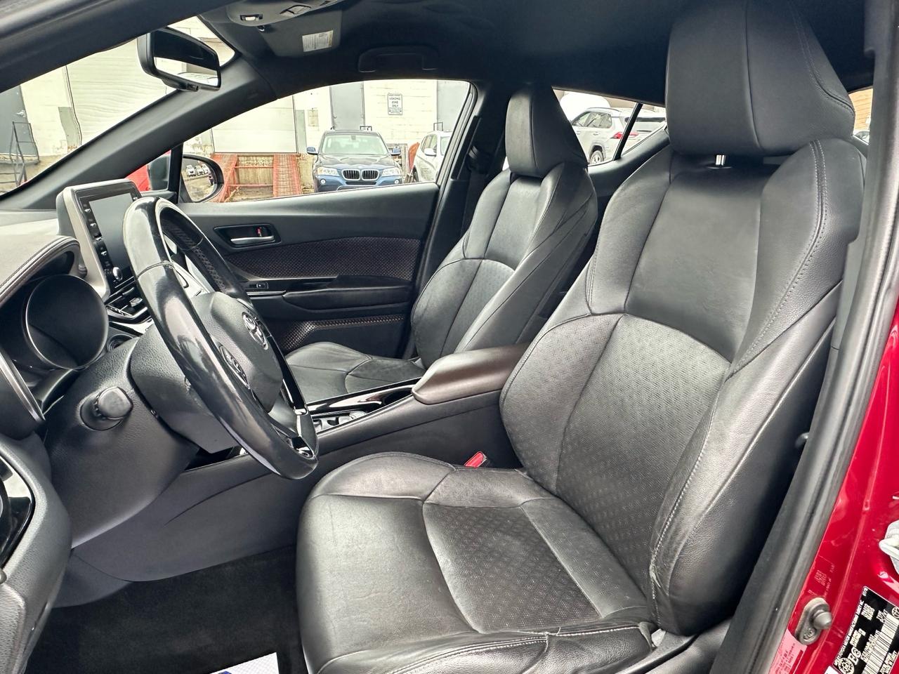 2019 Toyota C-HR LIMITED ~ LEATHER ~ CARPLAY ~ NO ACCIDENTS Photo
