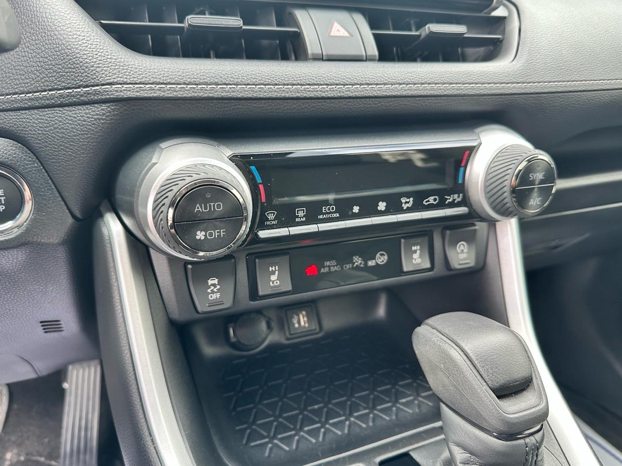 2023 Toyota RAV4 XLE ~ AWD ~ ONE OWNER ~ NO ACCIDENTS ~ CERTIFIED Photo