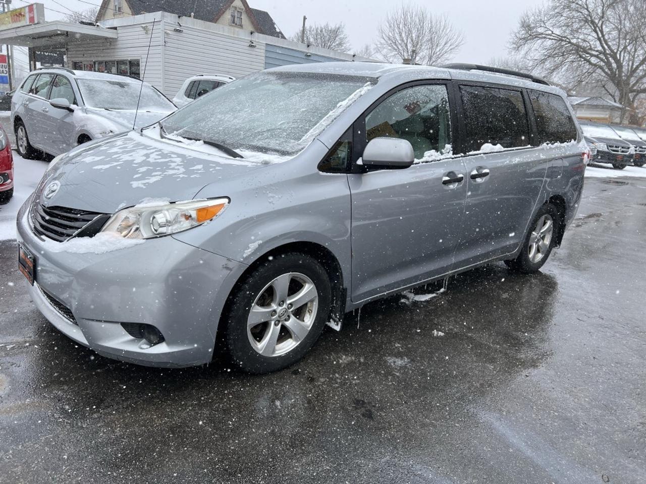 2014 Toyota Sienna 5dr 7-Pass Front-wheel Drive Photo