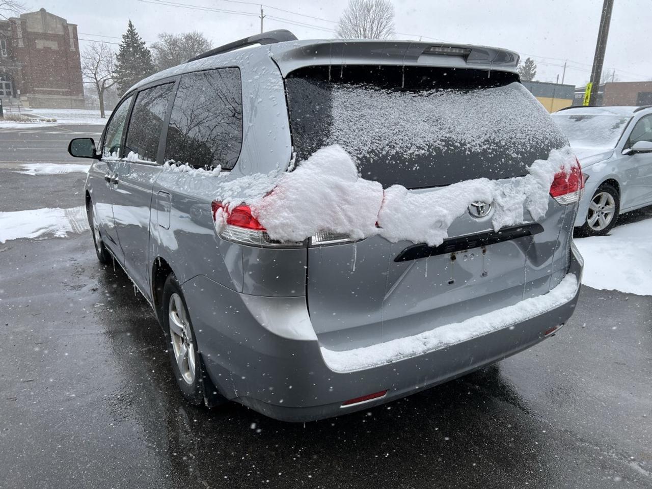 2014 Toyota Sienna 5dr 7-Pass Front-wheel Drive Photo