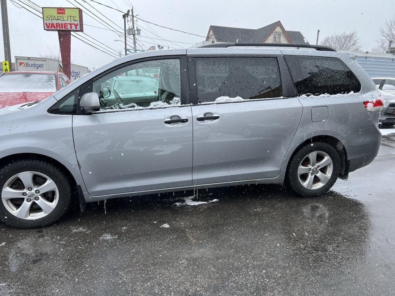 2014 Toyota Sienna 5dr 7-Pass Front-wheel Drive Photo3
