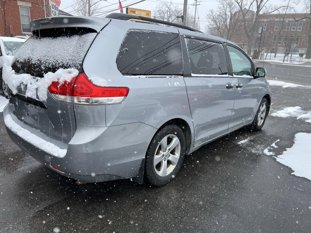 2014 Toyota Sienna 5dr 7-Pass Front-wheel Drive Photo