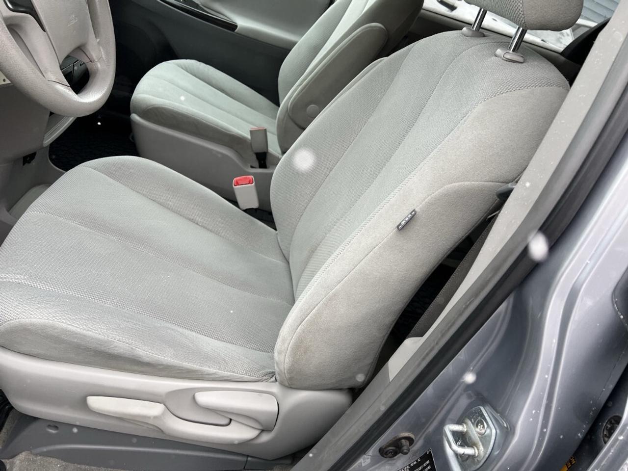 2014 Toyota Sienna 5dr 7-Pass Front-wheel Drive Photo