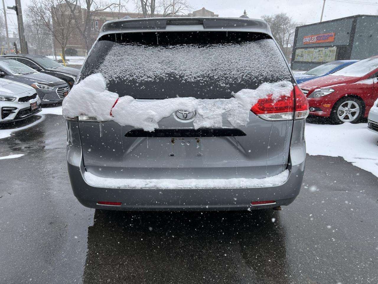 2014 Toyota Sienna 5dr 7-Pass Front-wheel Drive Photo