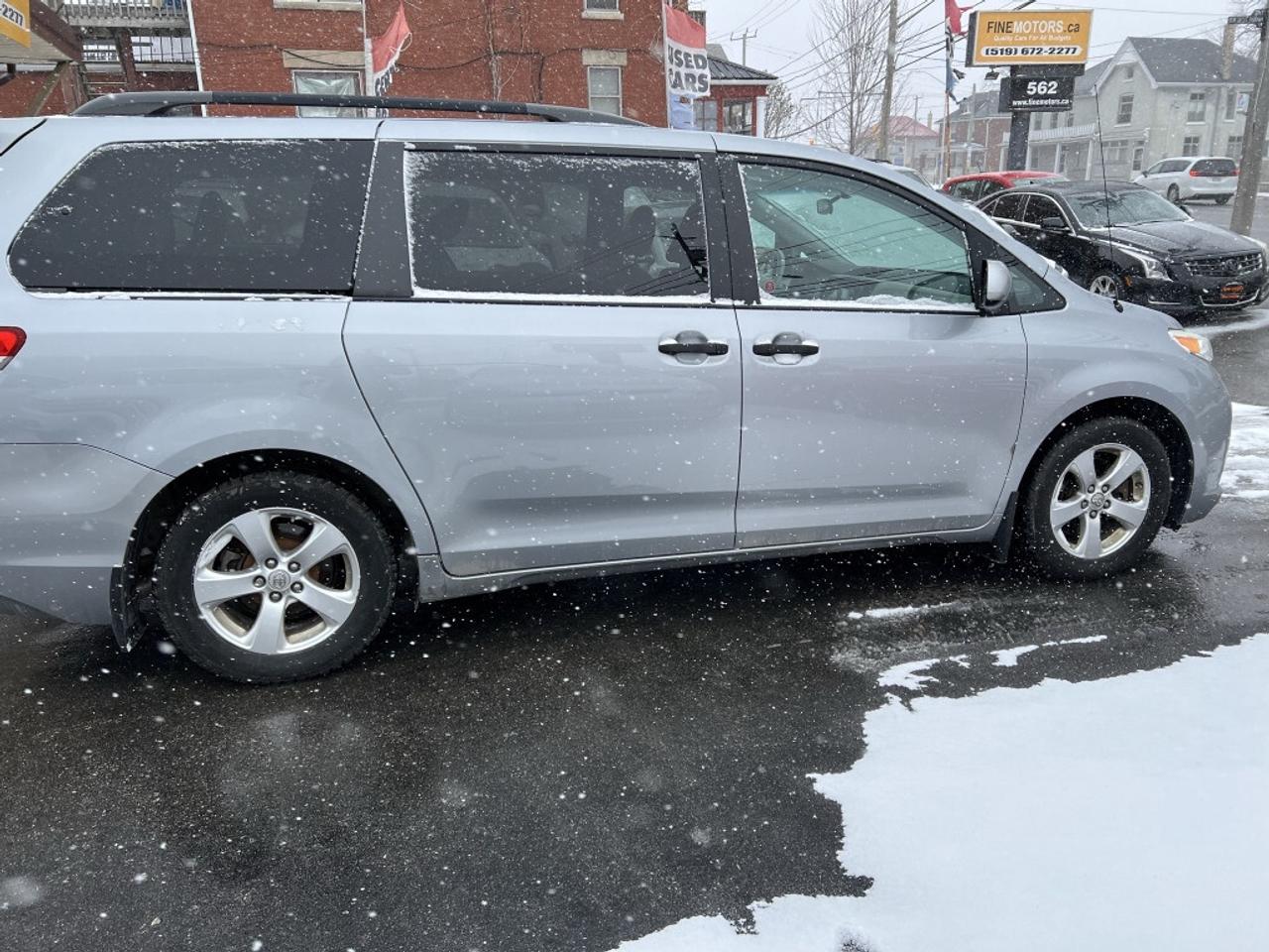 2014 Toyota Sienna 5dr 7-Pass Front-wheel Drive Photo