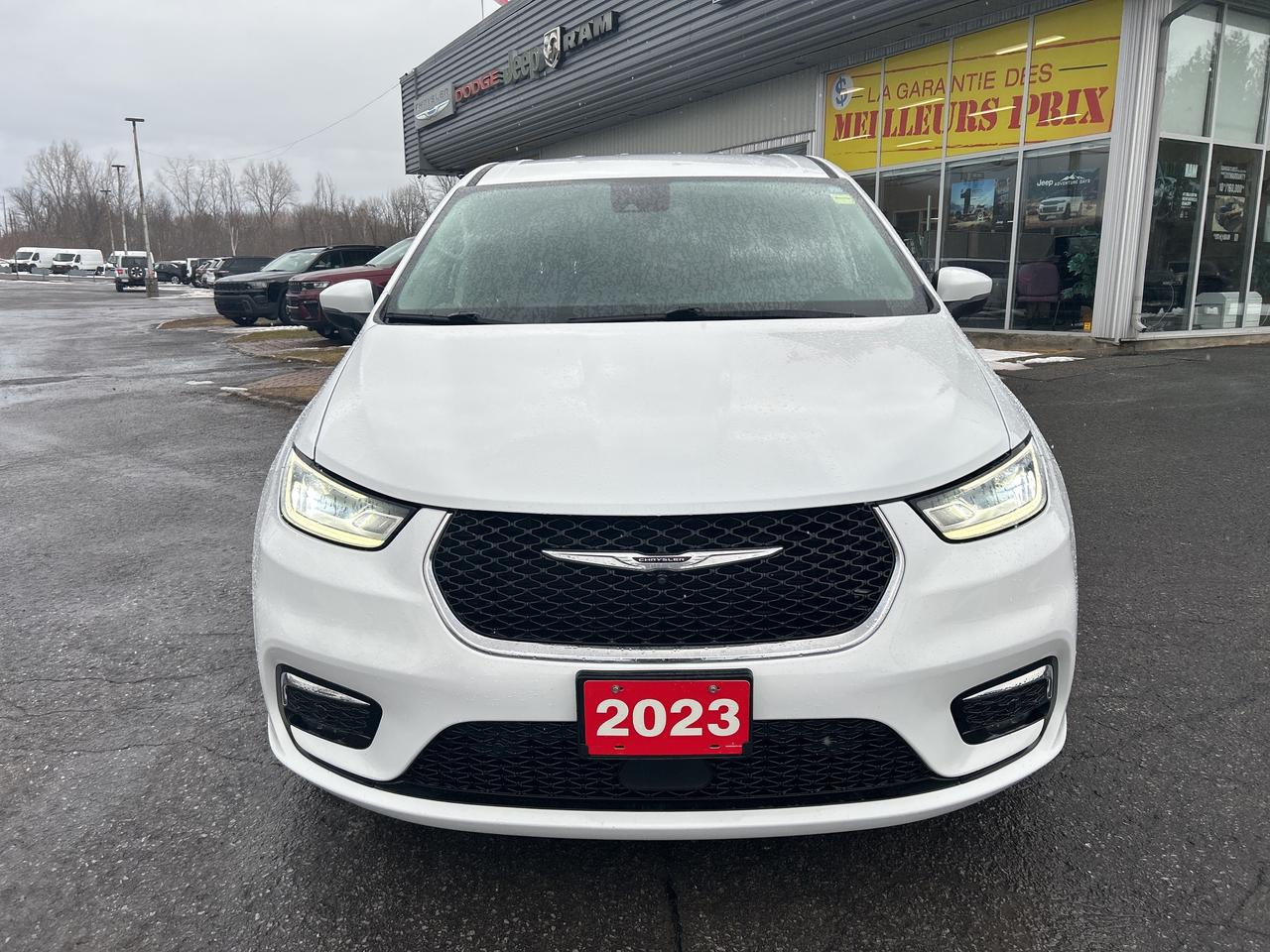 2023 Chrysler Pacifica Touring L Photo