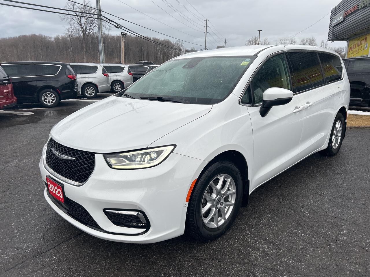 2023 Chrysler Pacifica Touring L Photo
