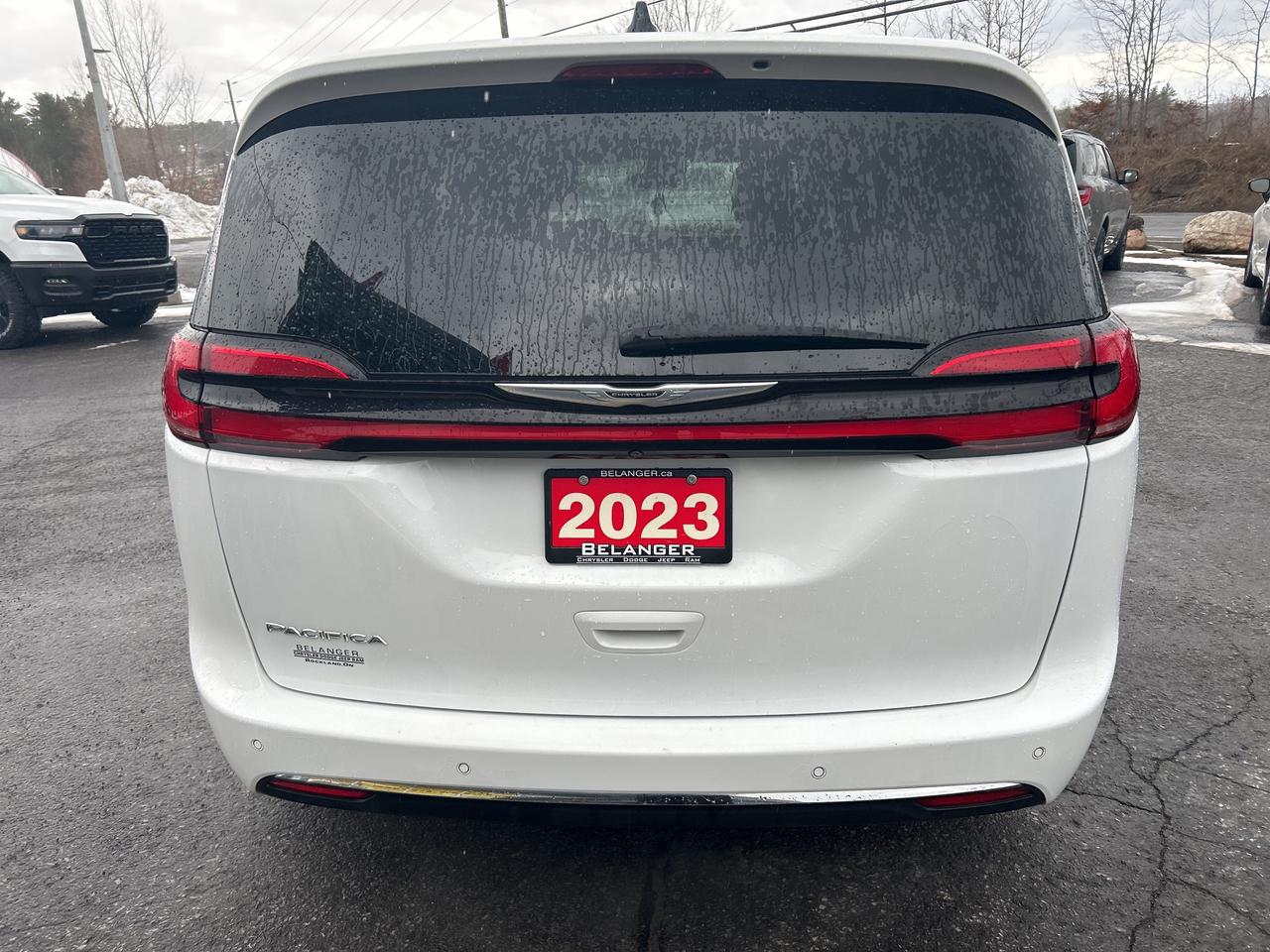 2023 Chrysler Pacifica Touring L Photo