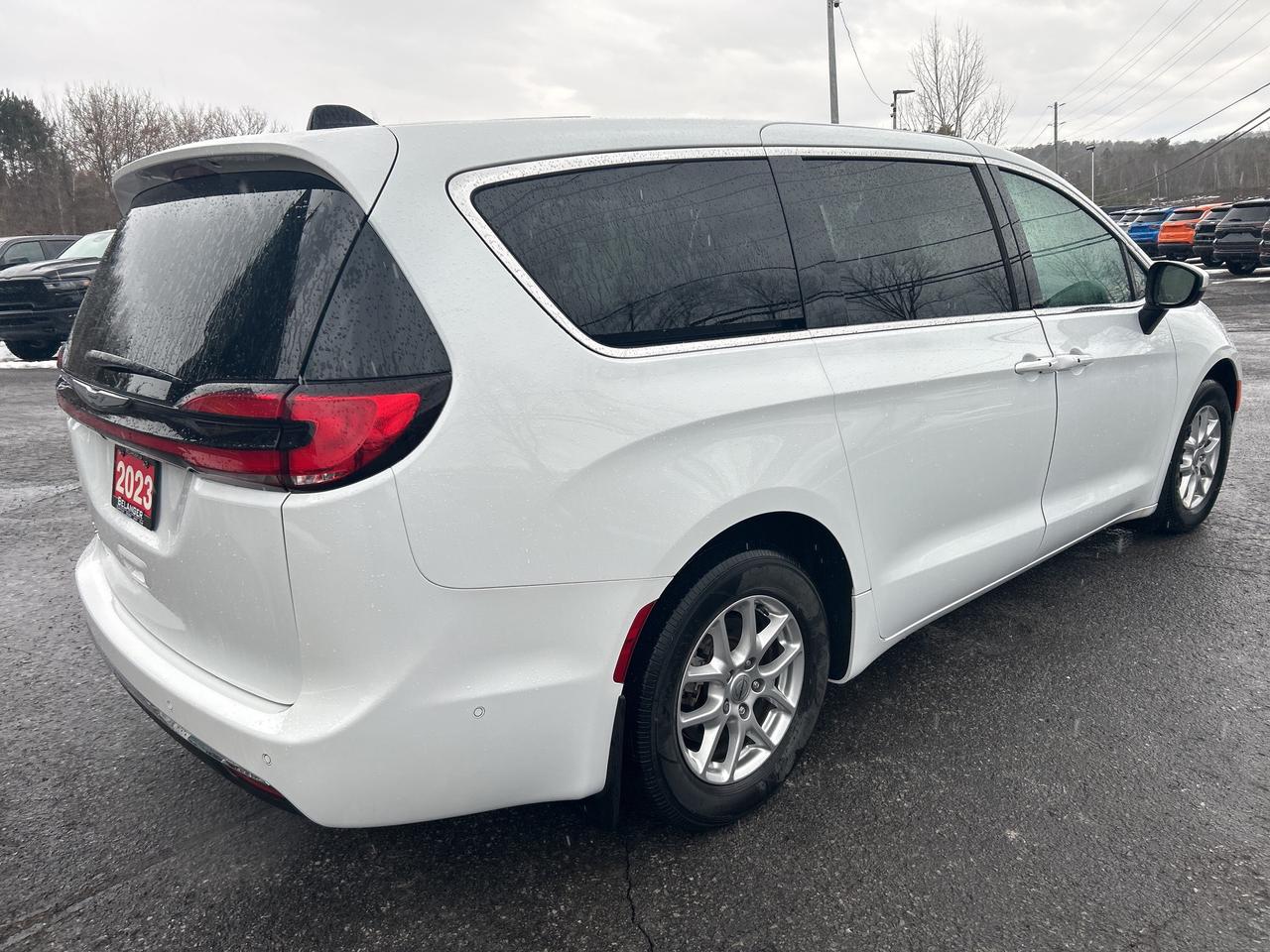 2023 Chrysler Pacifica Touring L Photo